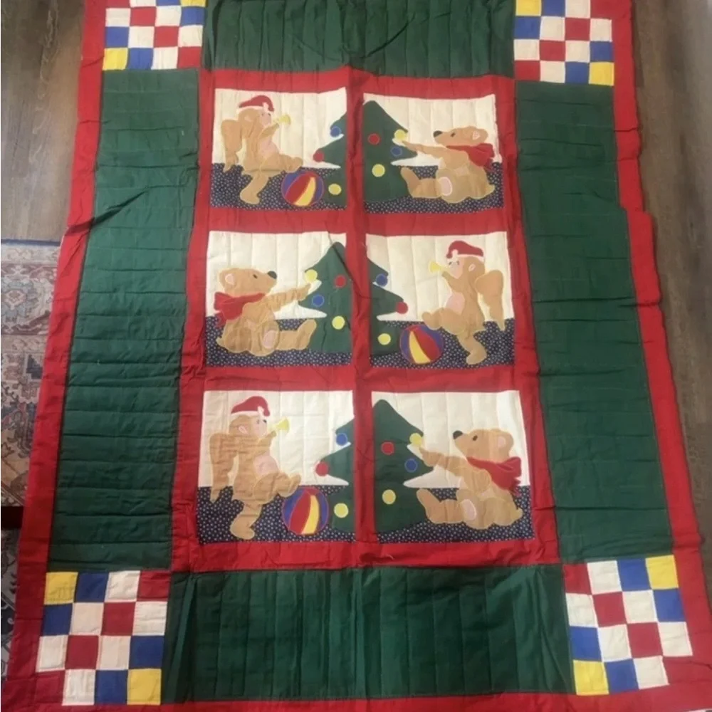 NWT Vintage Christmas/Holiday “Playful bears” Hand Quilted Blanket/throw 50x60